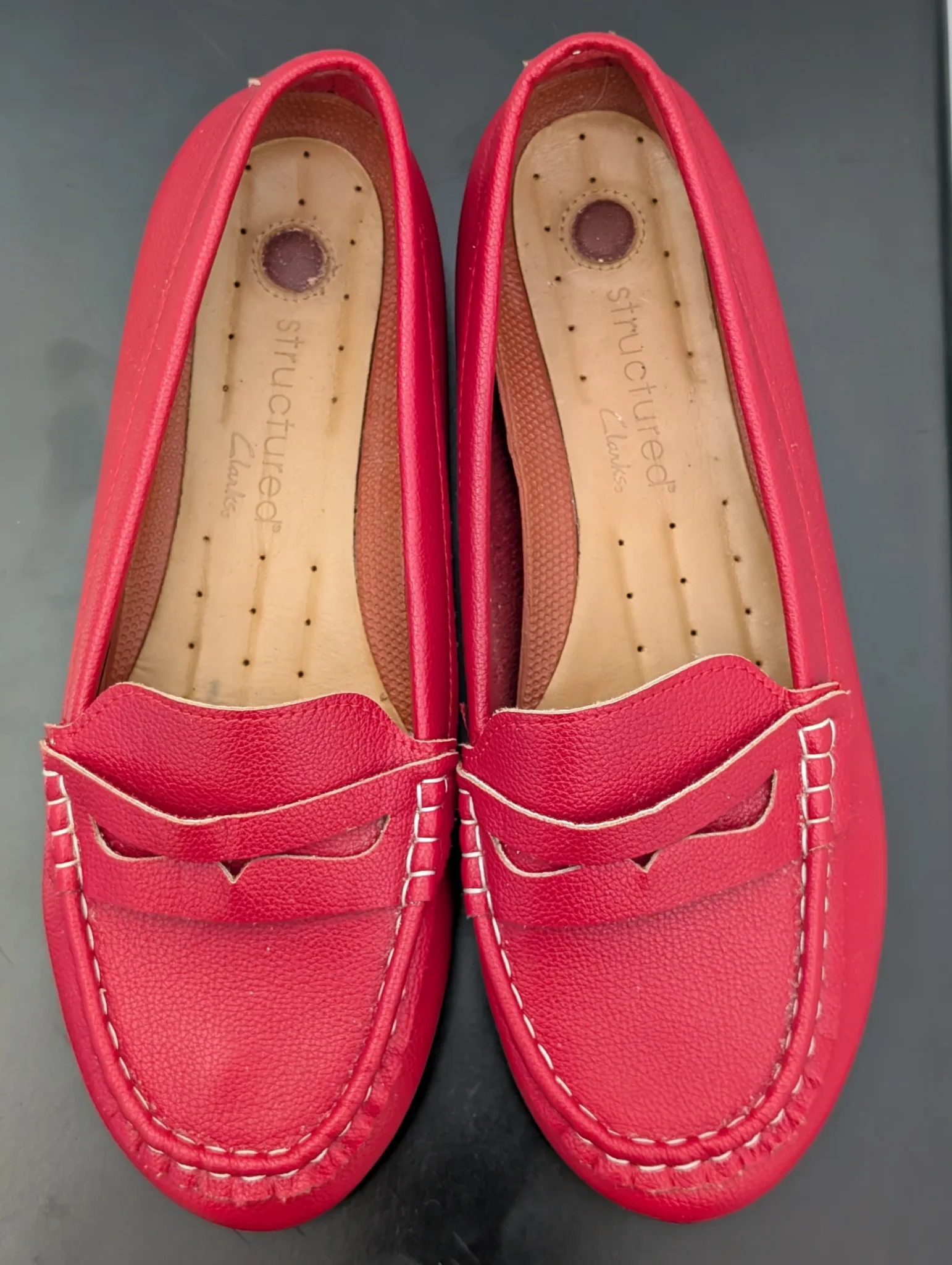 Featured image for Espadrilles rouges de la marque Clarks.