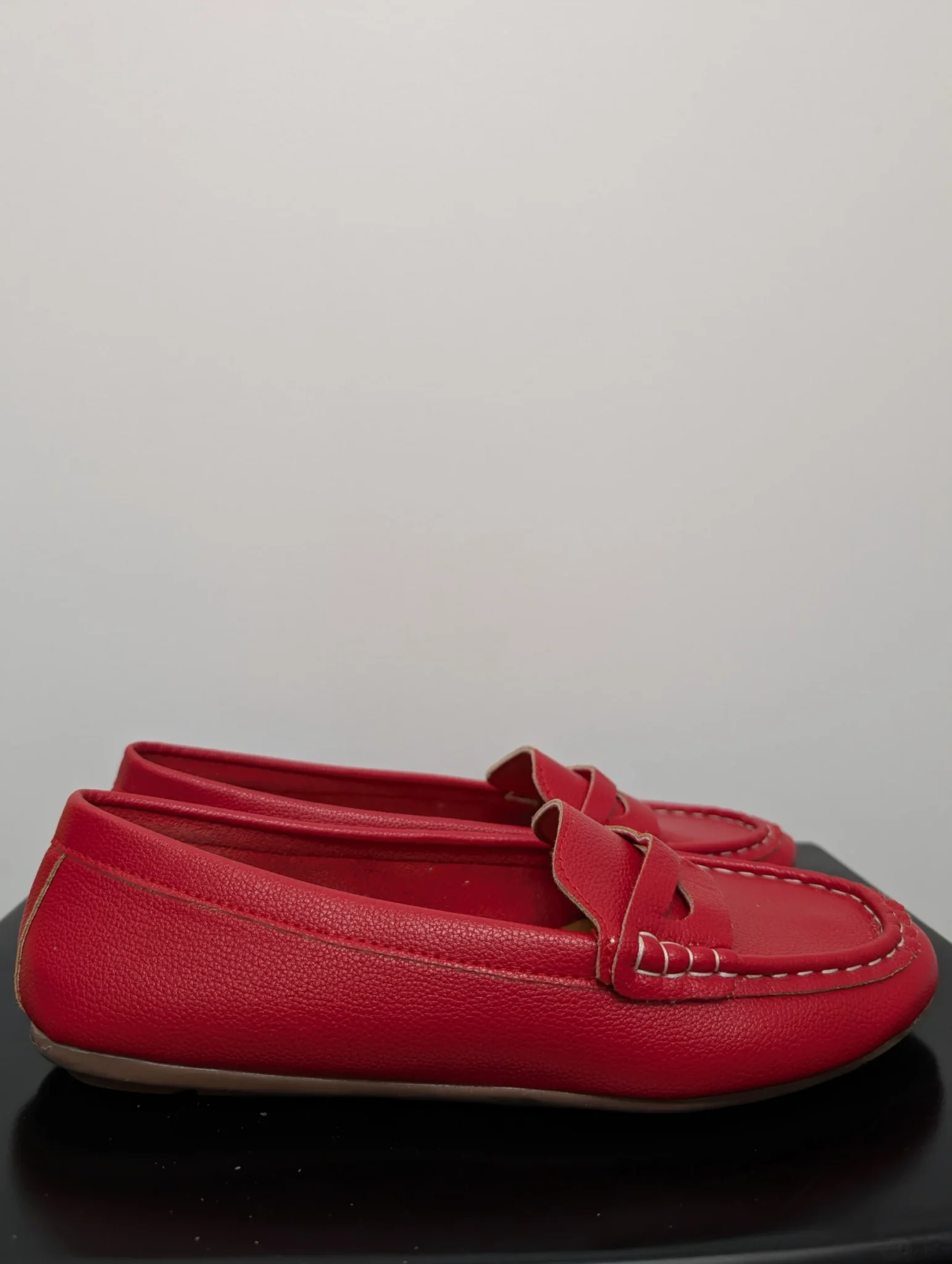 Image for Espadrilles rouges de la marque Clarks.