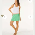 Featured thumbnail for Jupe short verte à fleurs