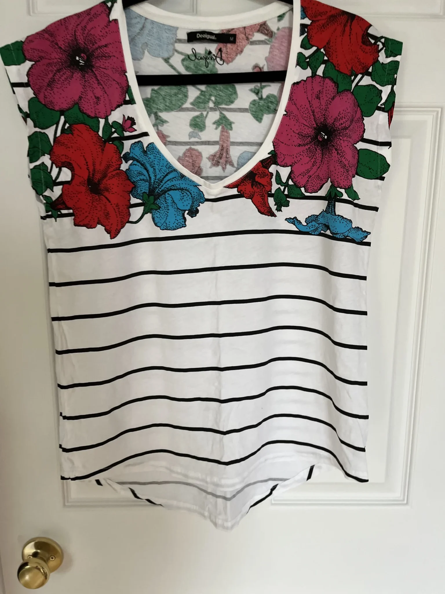 Featured image for T shirt Desigual