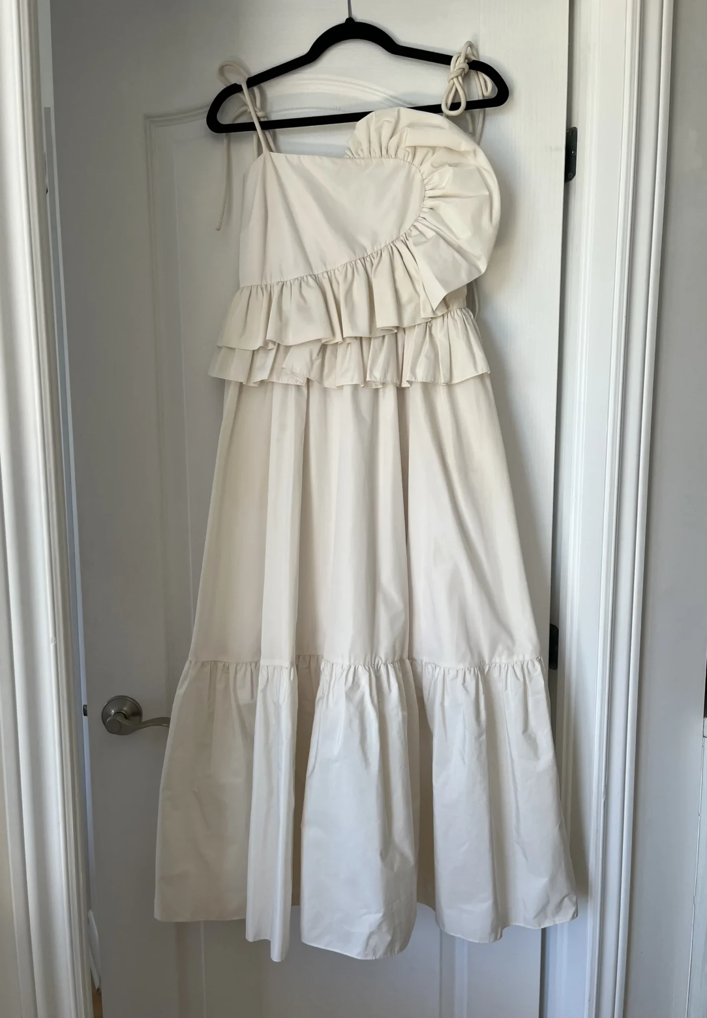 Image for Tanya Tailor white dress with ruffles size 4 model Amy
