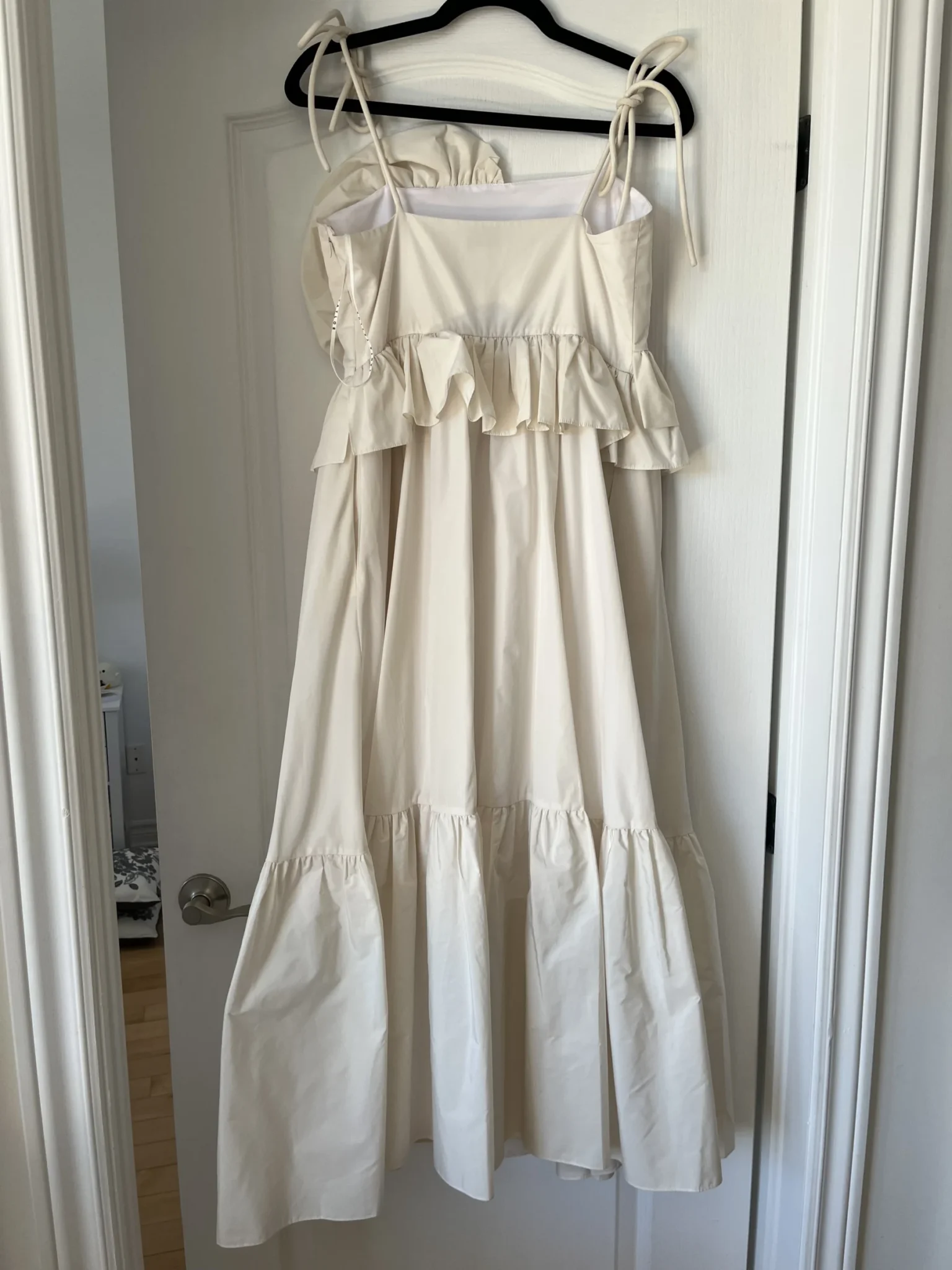 Image for Tanya Tailor white dress with ruffles size 4 model Amy