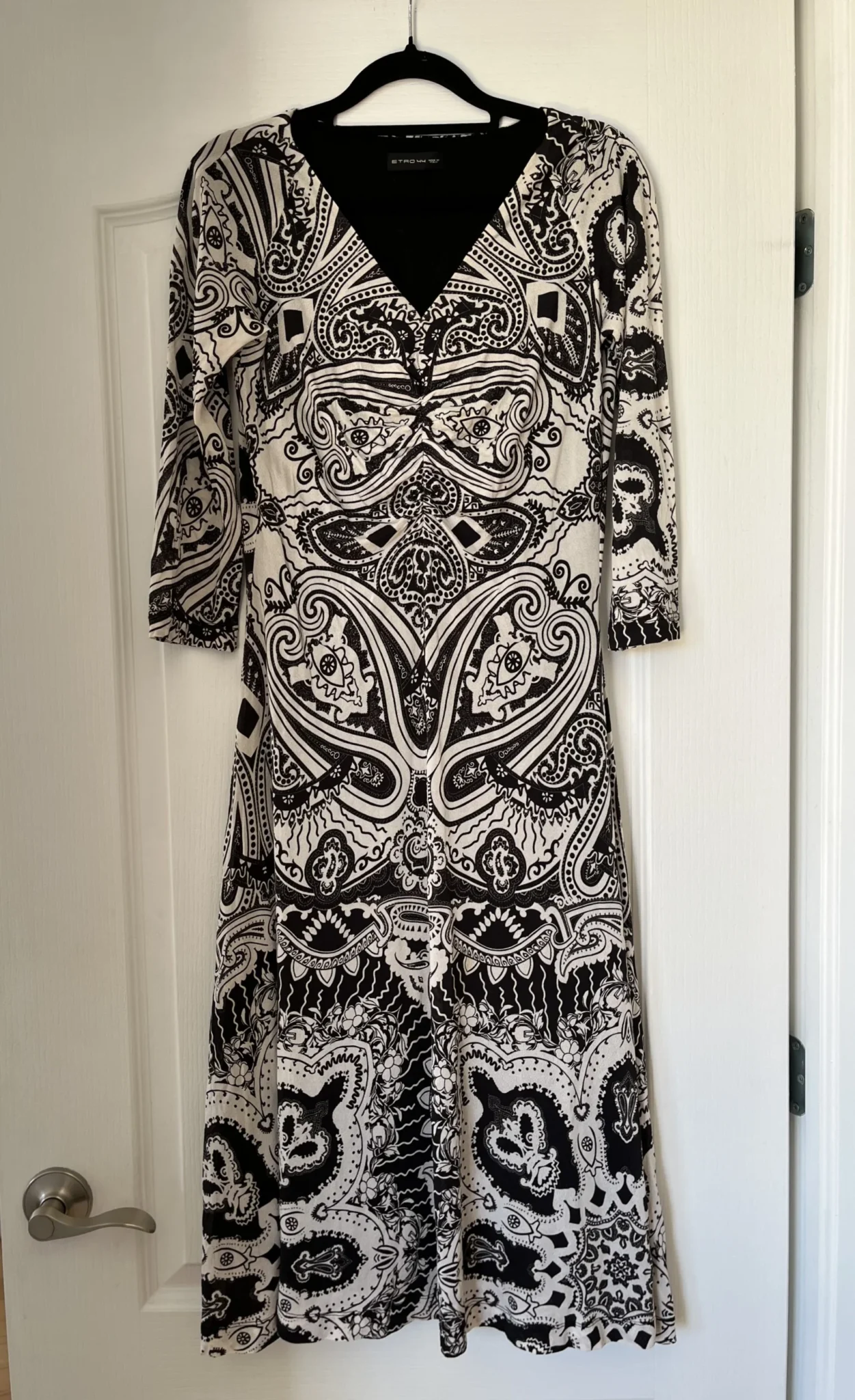 Featured image for Robe Etro blanche et noir à motifs taille 44IT soit un L