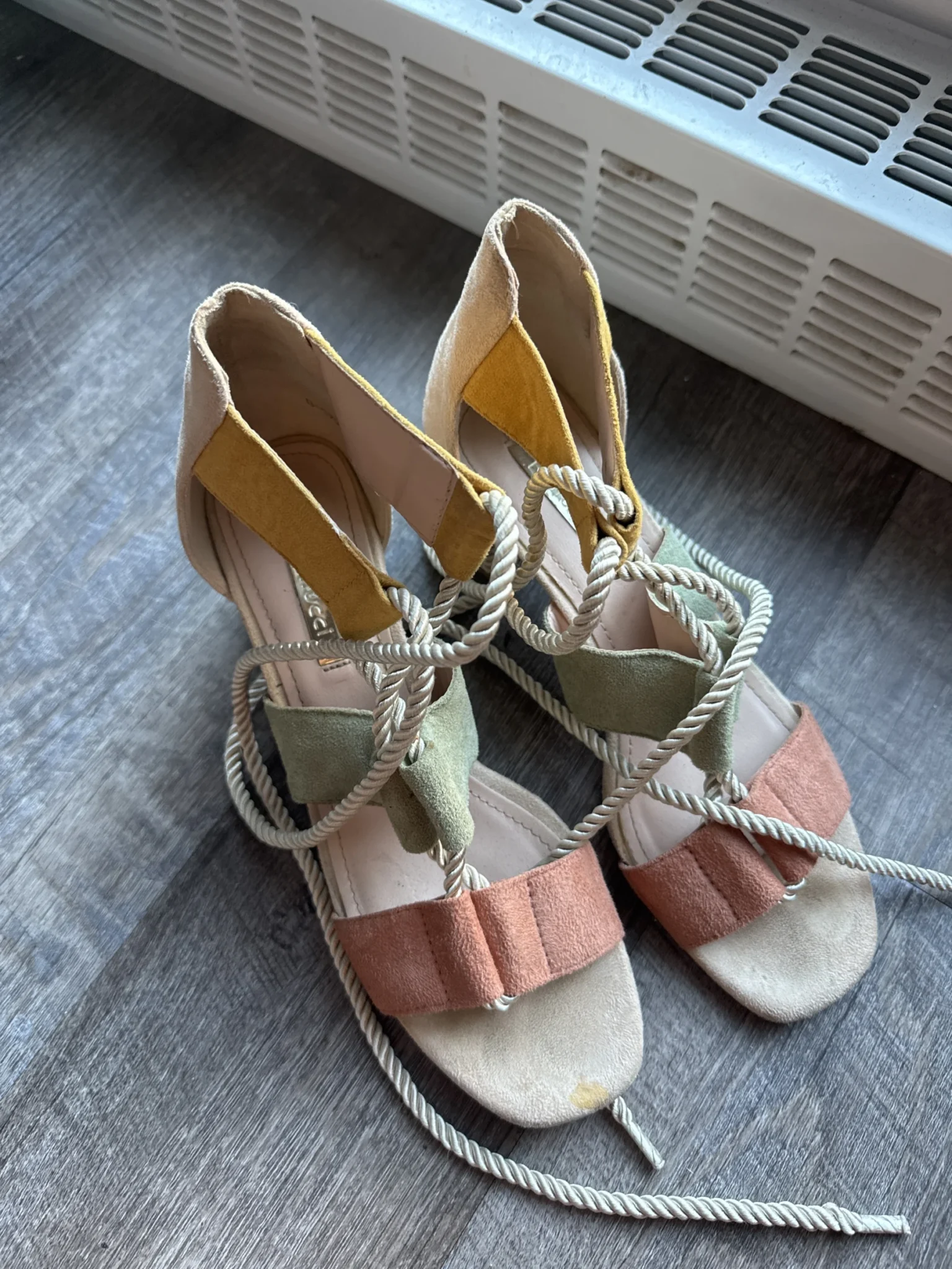 Featured image for Sandales à talons coloré