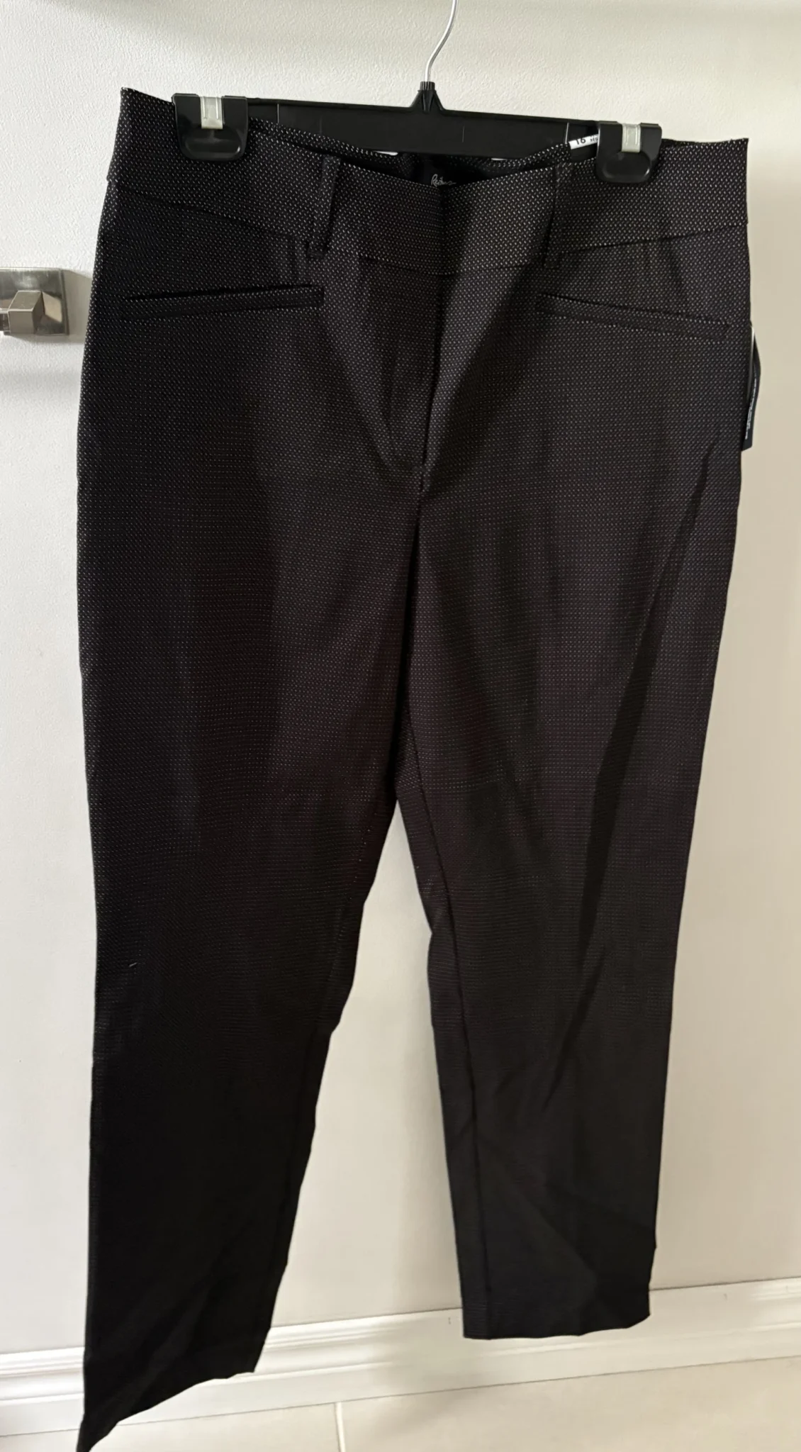 Featured image for Pantalon propre noir
