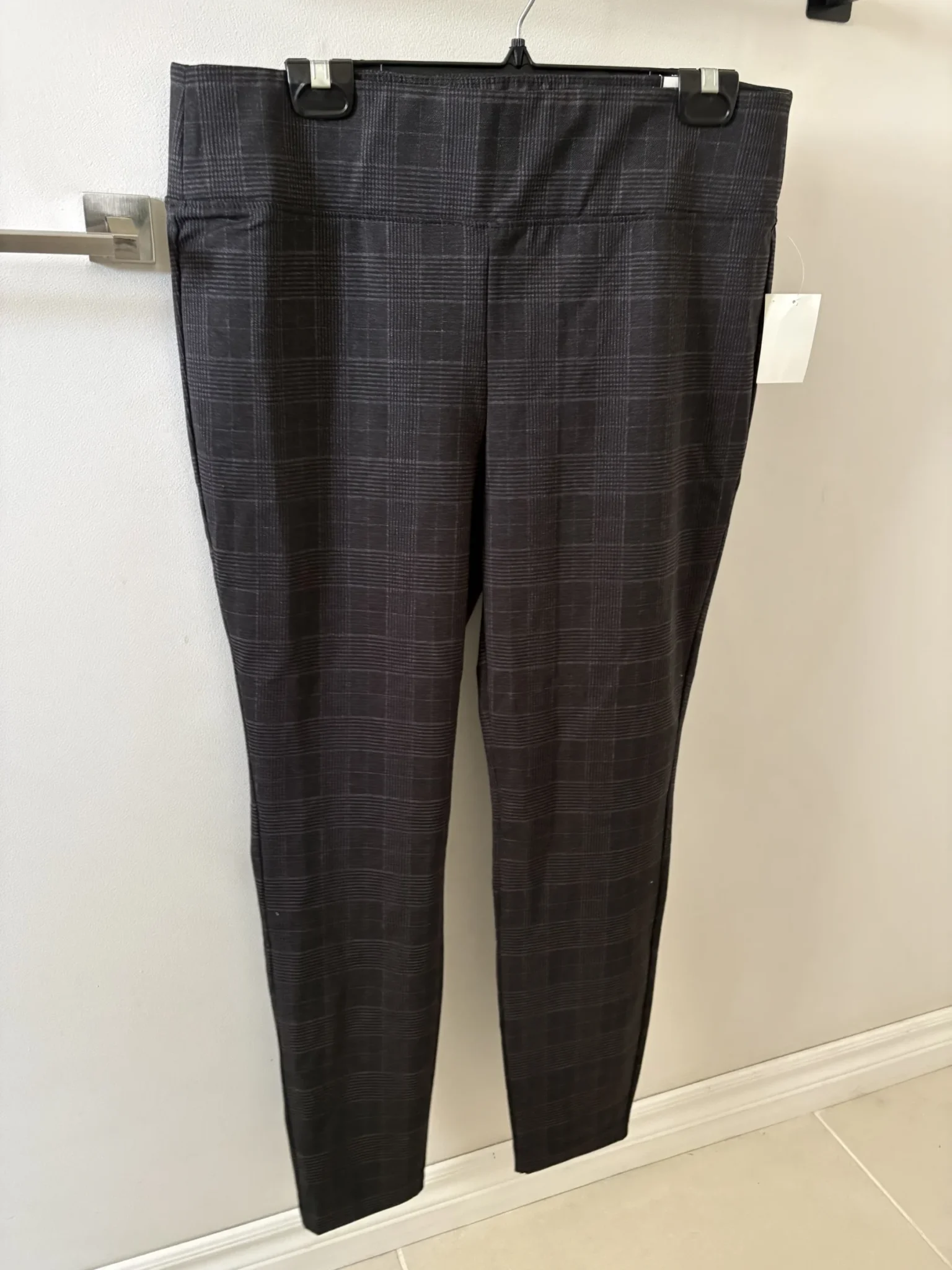 Featured image for Pantalon propre à carreaux femme