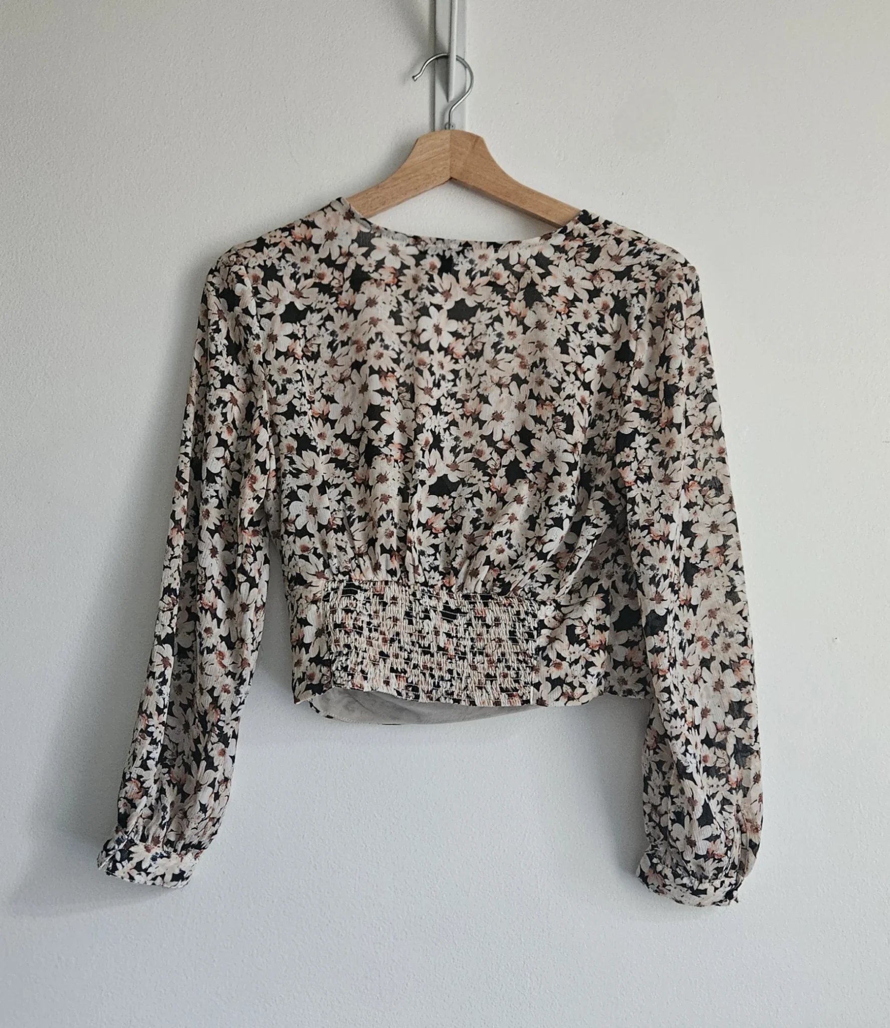 Image for 🌷Floral wrap-around blouse