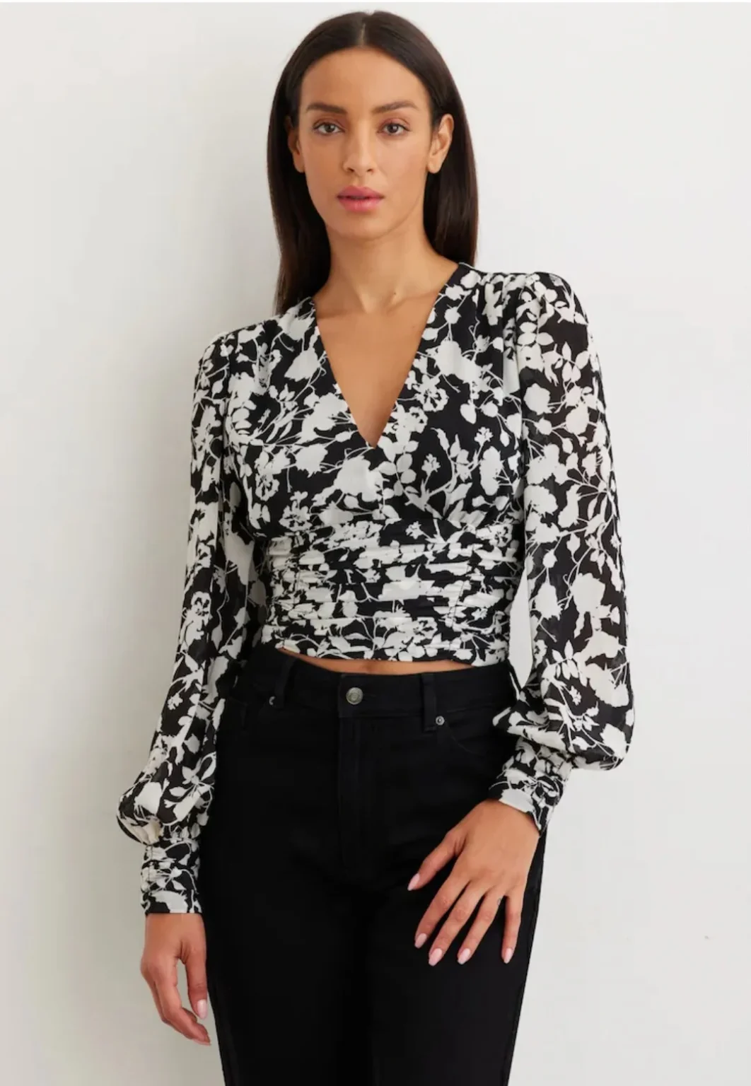 Image for 🌷Floral wrap-around blouse