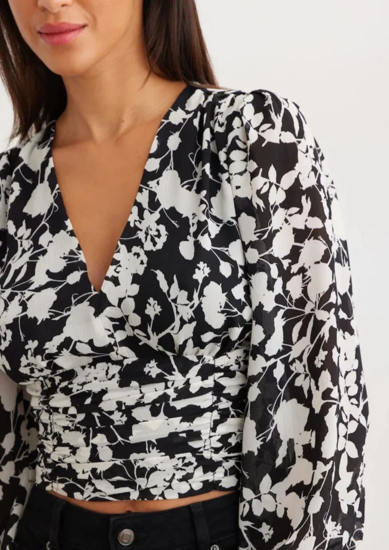 Image for 🌷Floral wrap-around blouse