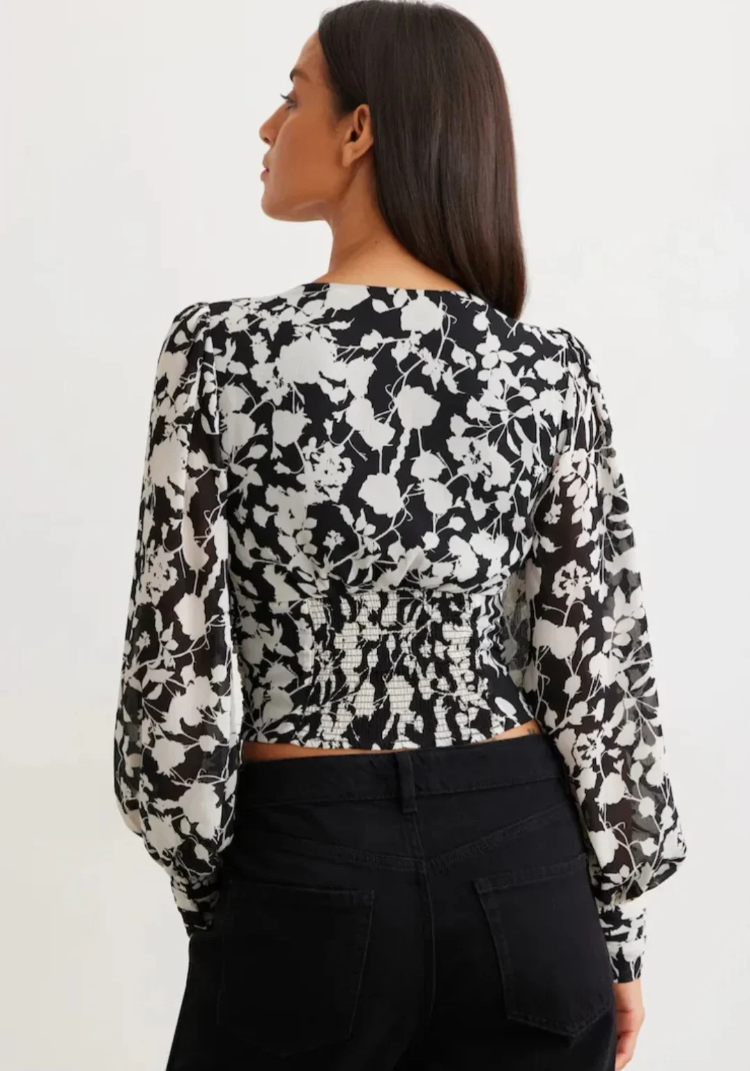 Image for 🌷Floral wrap-around blouse