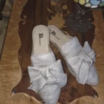 Thumbnail for Browns-Mules blanche et argentée en toile à fils scintillants