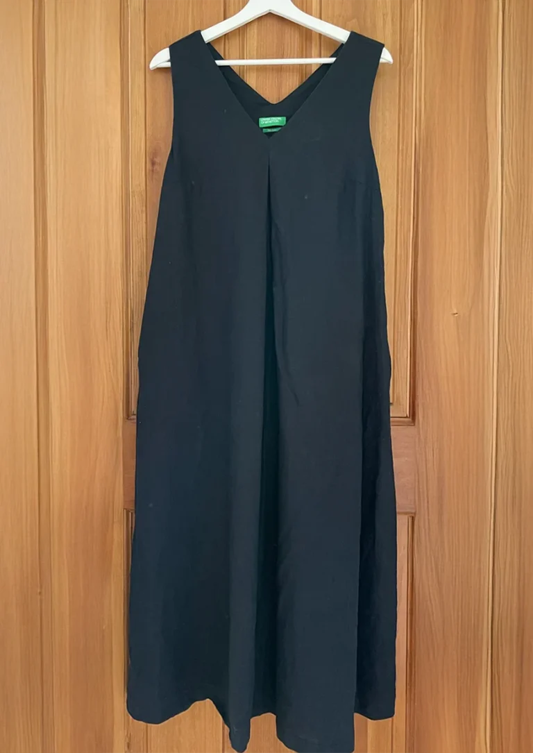 Featured image for Robe trapèze noire en lin United Colors of Benetton – sans manches