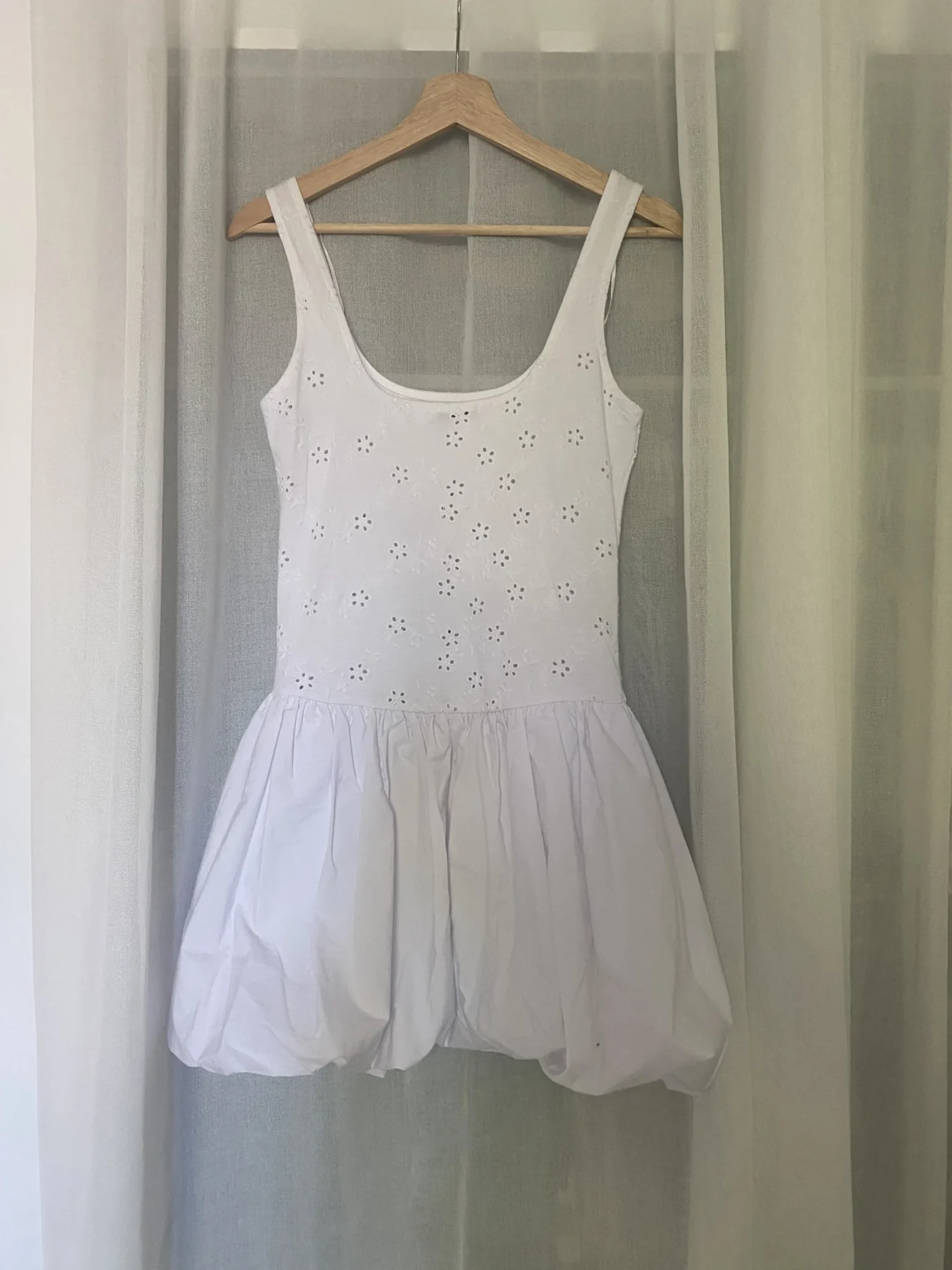 Featured image for Robe ballon avec broderie anglaise