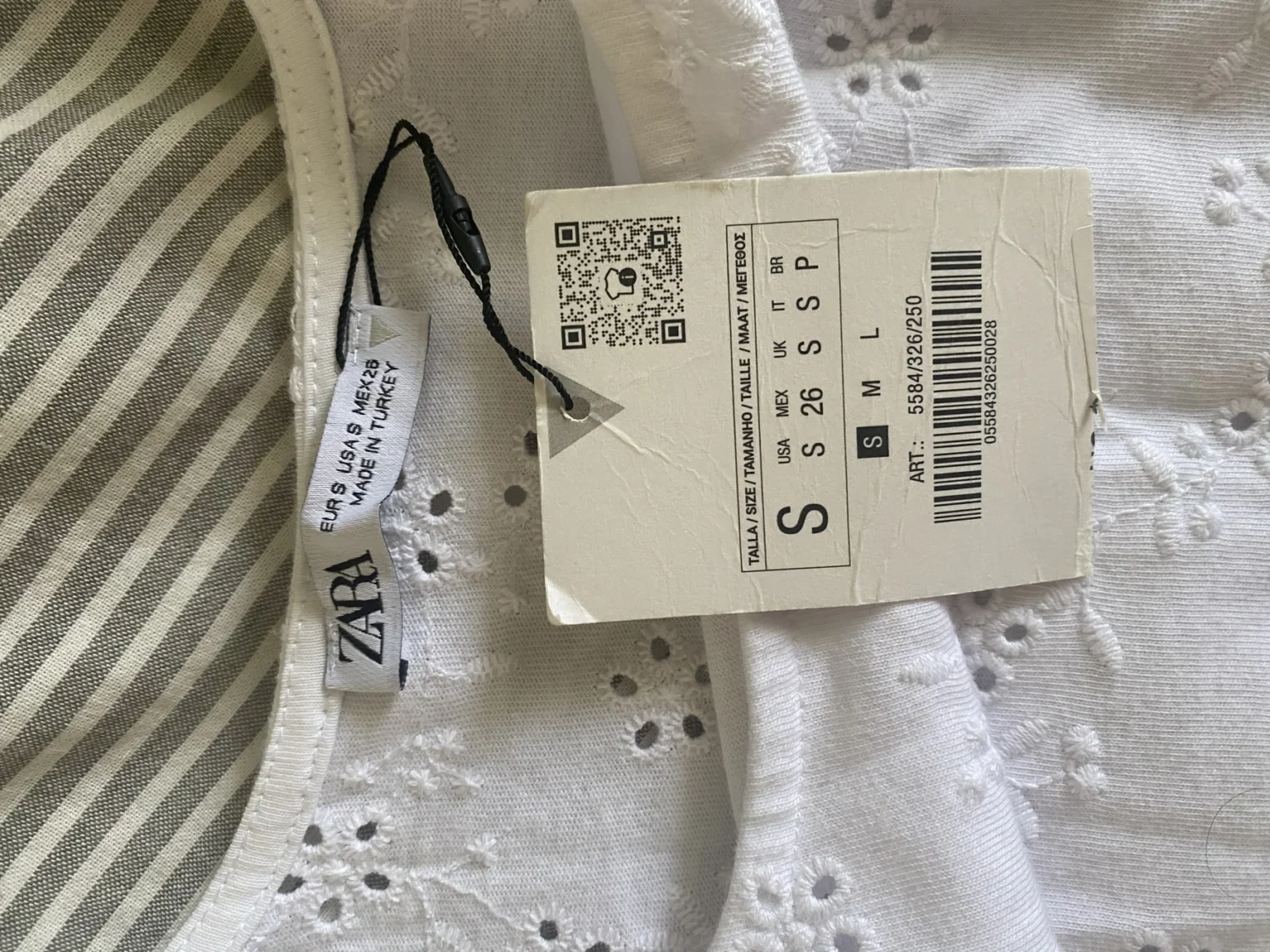 Image for Robe ballon avec broderie anglaise