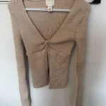Featured thumbnail for Chandail beige H&M