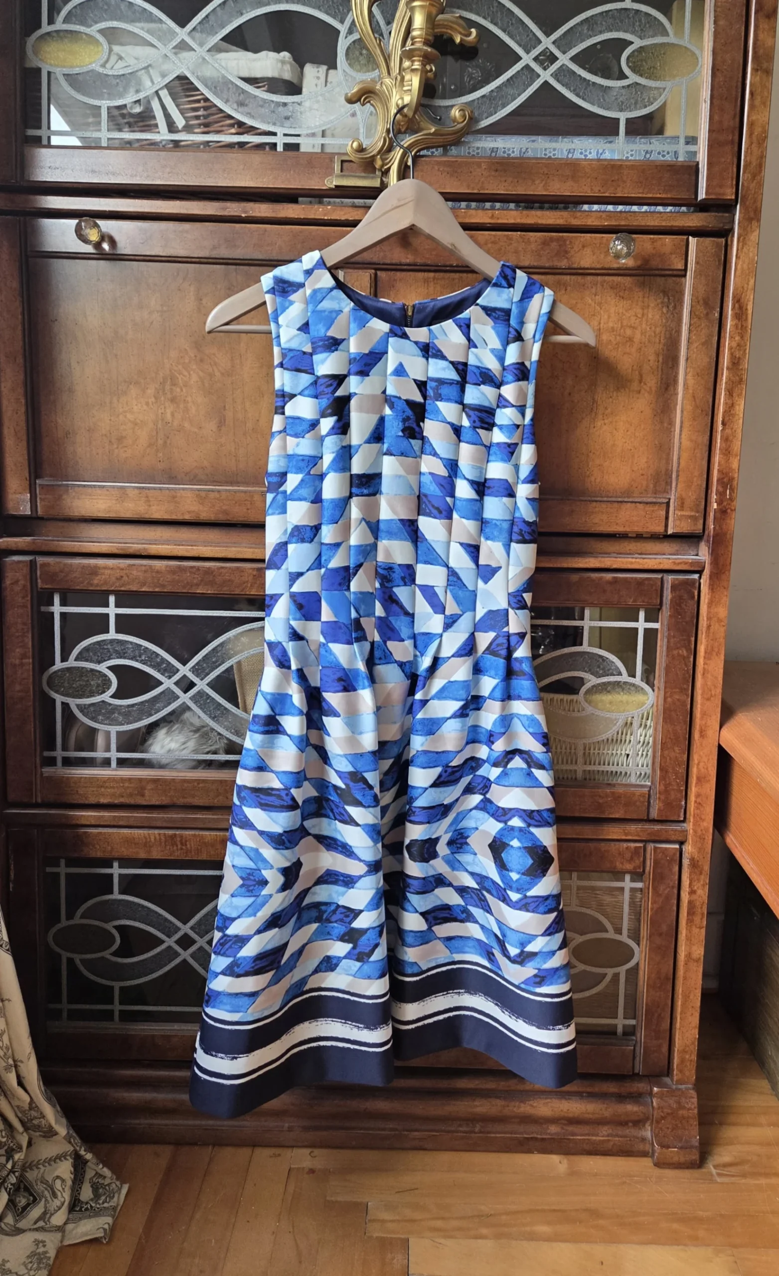 Vince Camuto Robe cintrée sans manches Vince Camuto seconde main