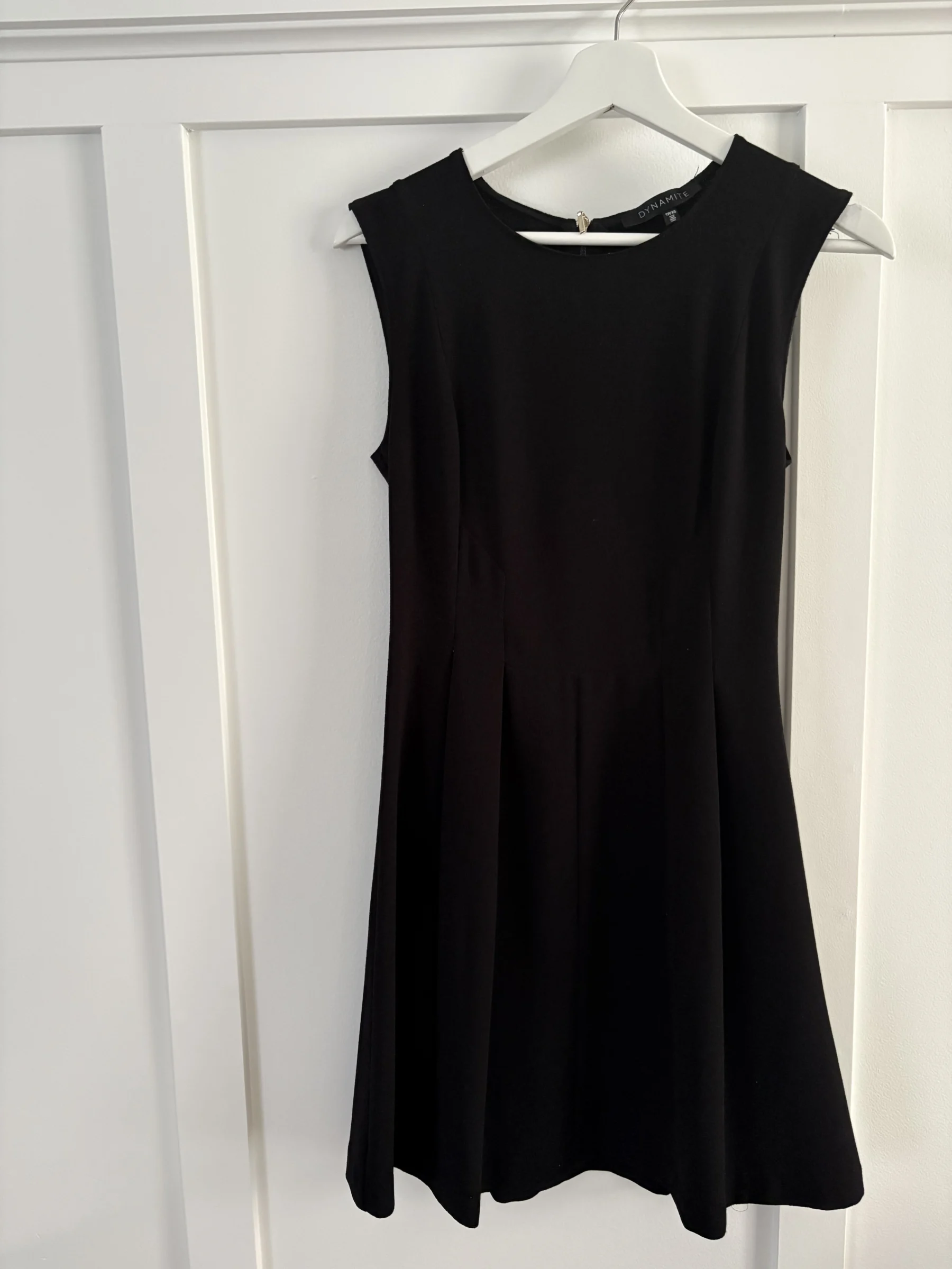 Robe courte classique noire Dynamite seconde main