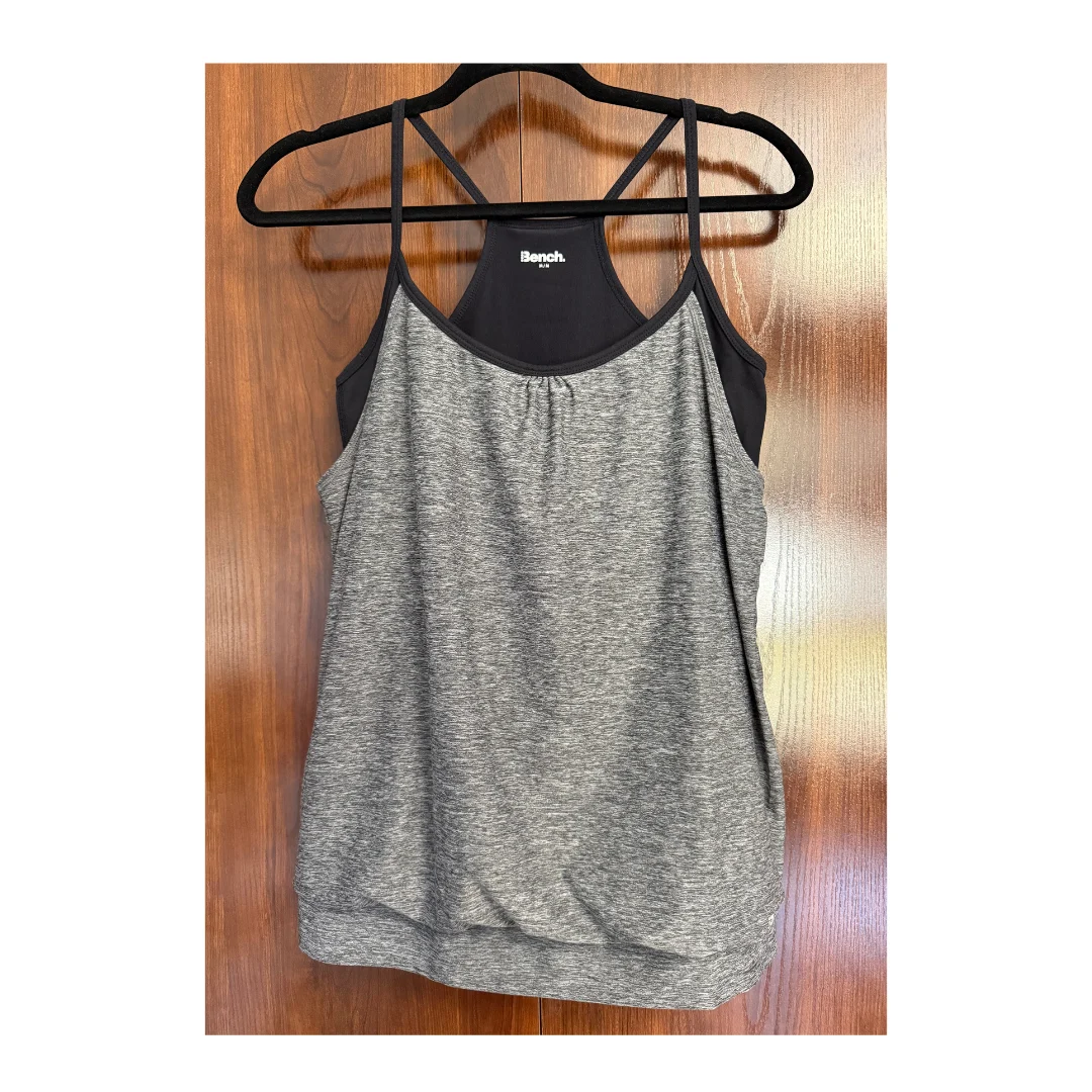 Camisole sport Bench gris avec soutien-gorge intégré – haut entraînement taille M Bench seconde main