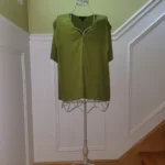 Featured thumbnail for Chandail satiné vert
