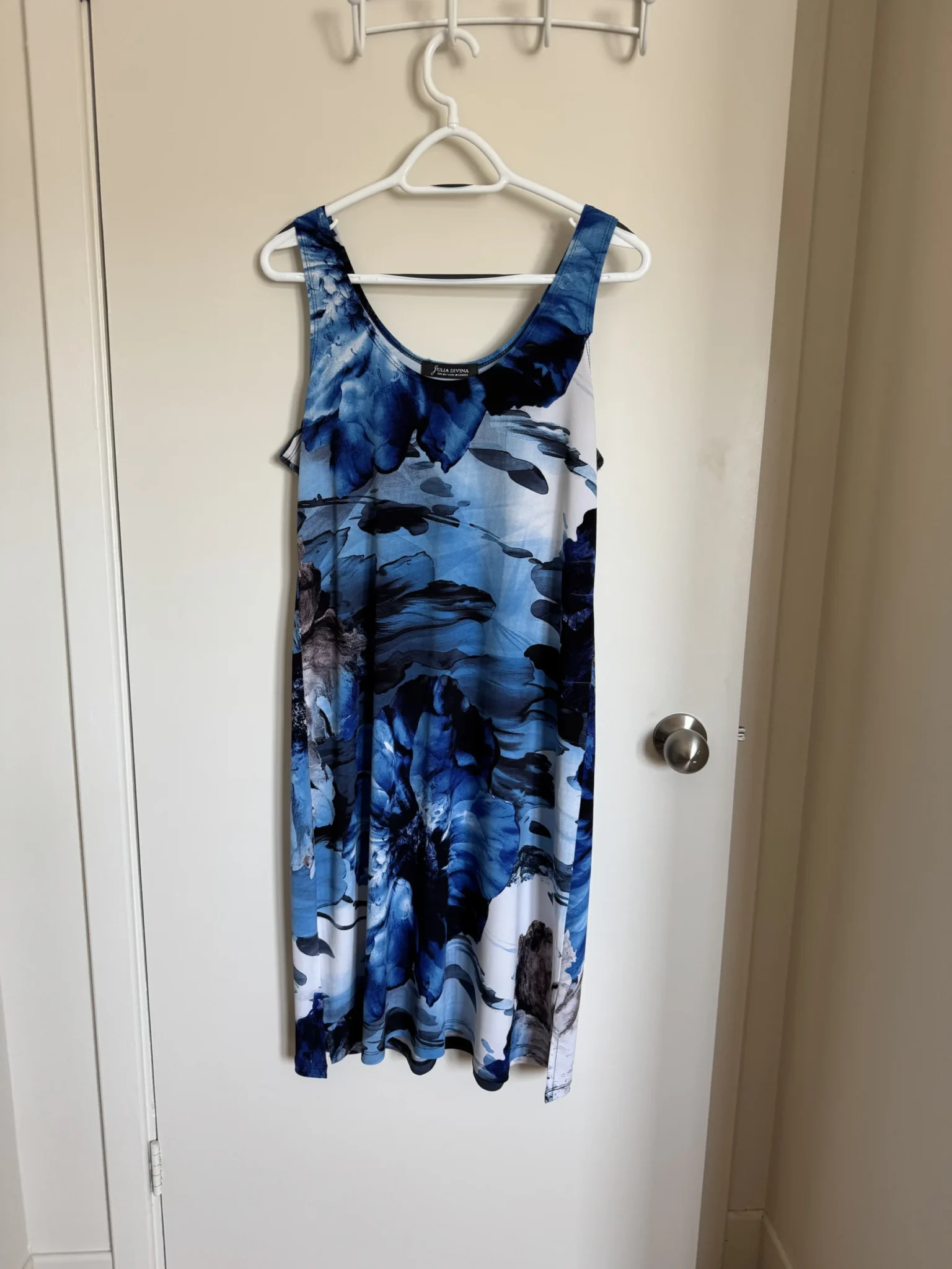 Featured image for Robe d’été tons bleu lumineux