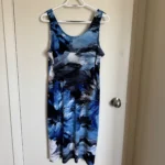 Thumbnail for Robe d’été tons bleu lumineux