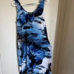 Thumbnail for Robe d’été tons bleu lumineux