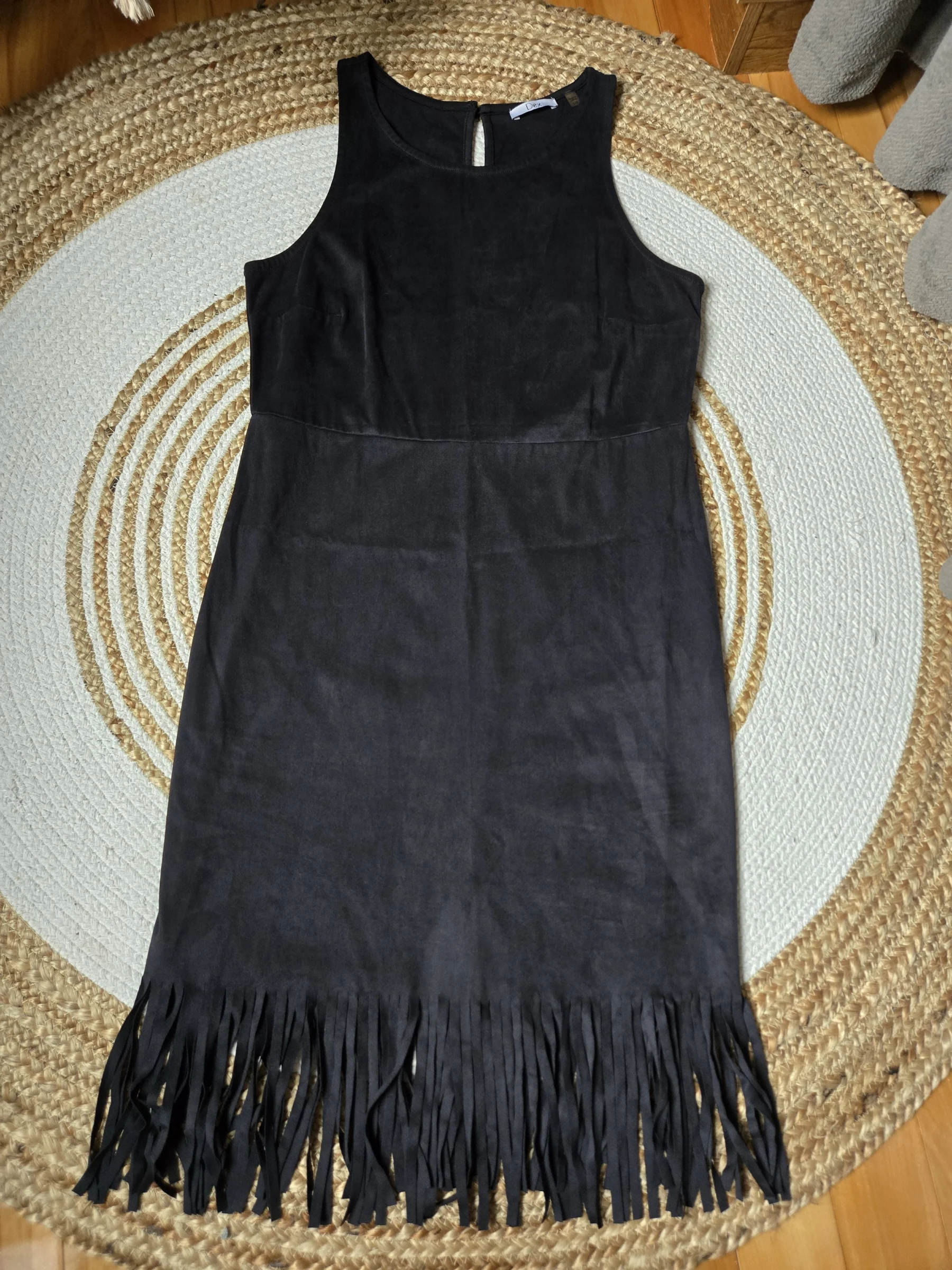 Dex; Black imitation suede dress with long fringes at the bottom Dex seconde main
