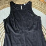Thumbnail for Robe noire imitation suède à franges longues au bas
