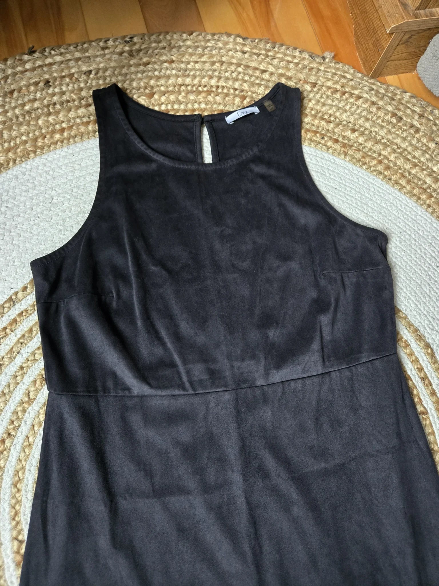 Image for Robe noire imitation suède à franges longues au bas