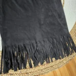 Thumbnail for Robe noire imitation suède à franges longues au bas