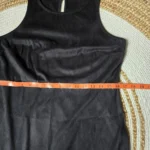 Thumbnail for Robe noire imitation suède à franges longues au bas