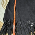 Thumbnail for Robe noire imitation suède à franges longues au bas