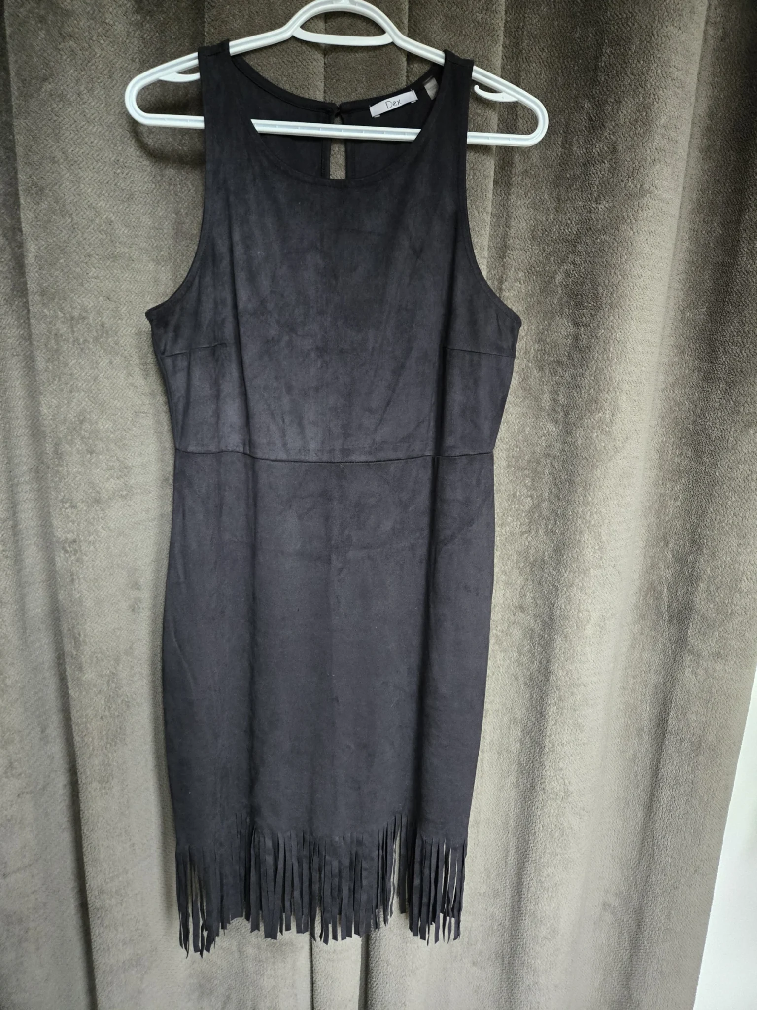 Image for Robe noire imitation suède à franges longues au bas