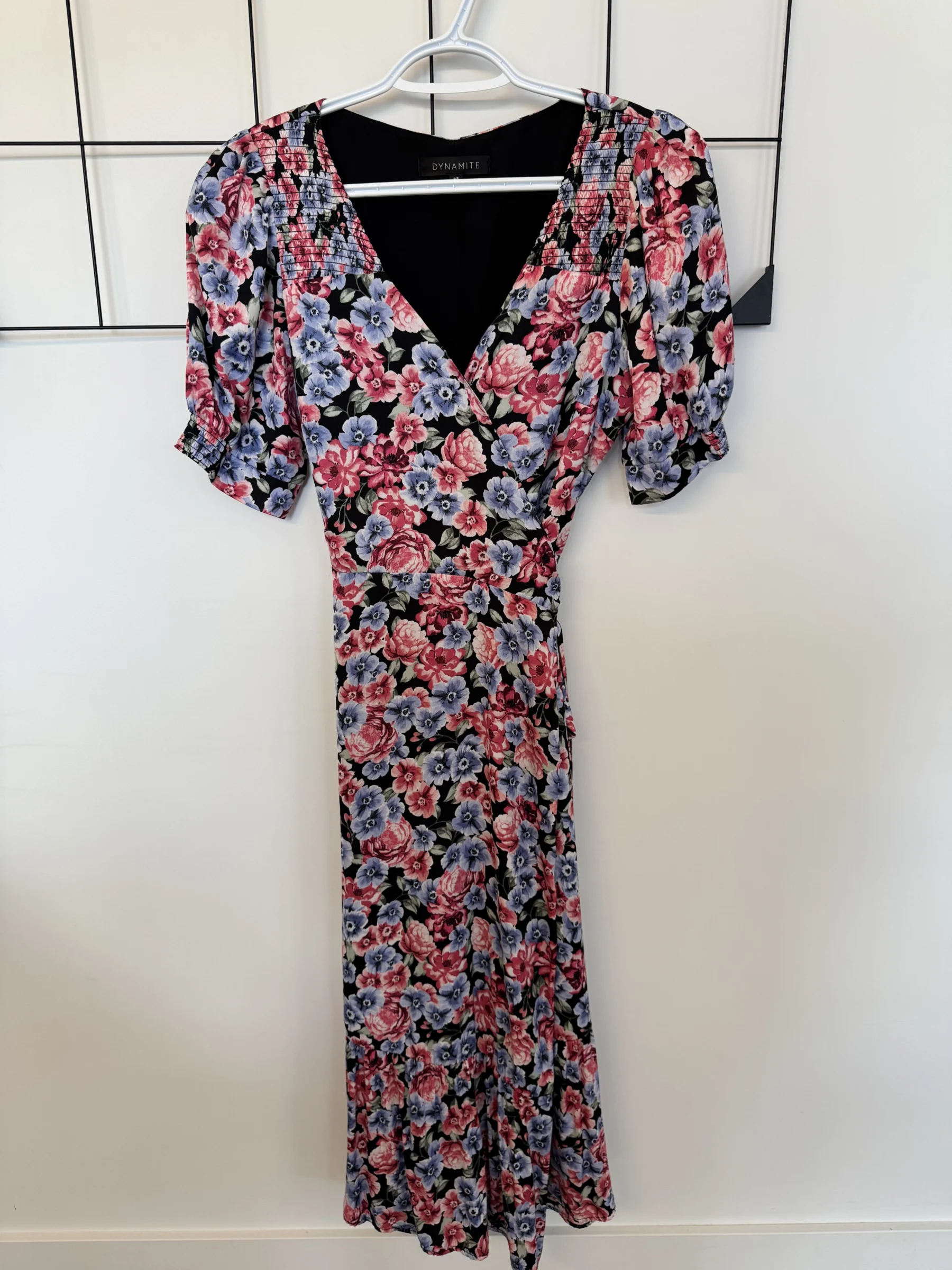 Robe portefeuille fleurie Dynamite seconde main
