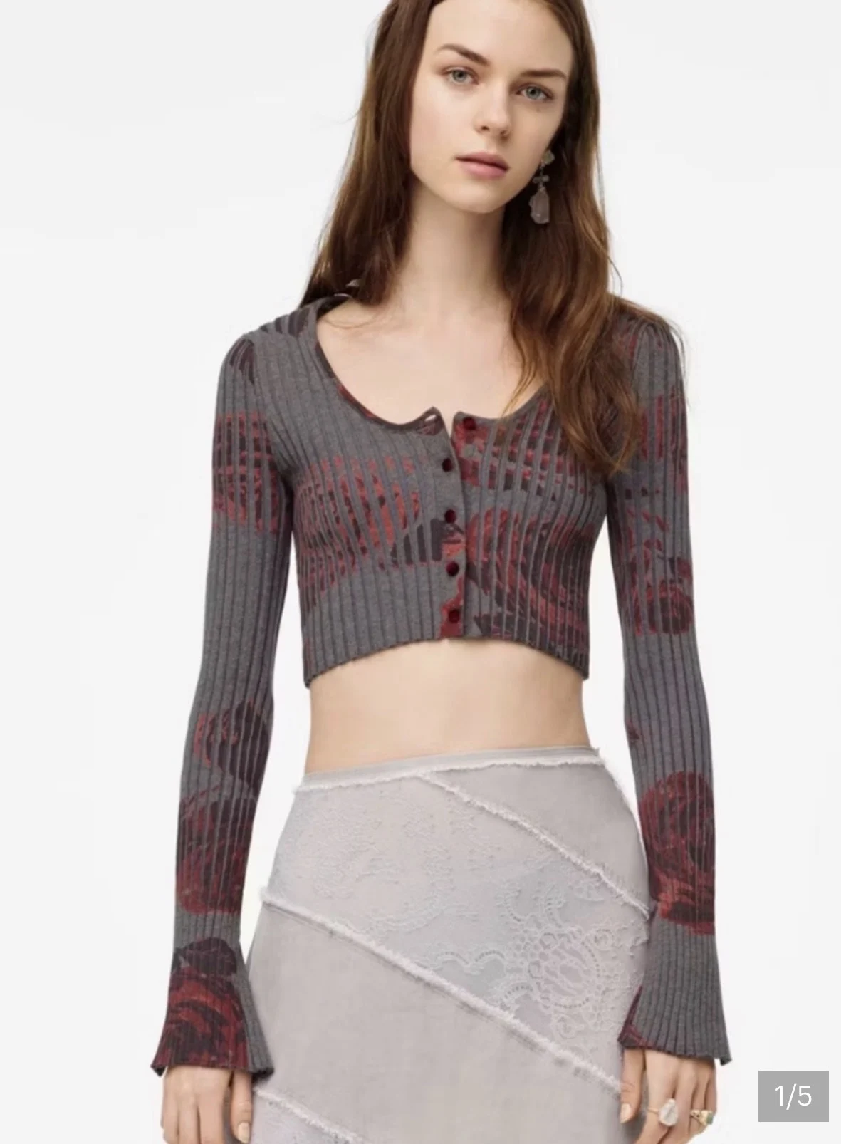 Zara (Medium) Cropped Ribbed Button-Front Top in Gray with Red Floral Zara seconde main