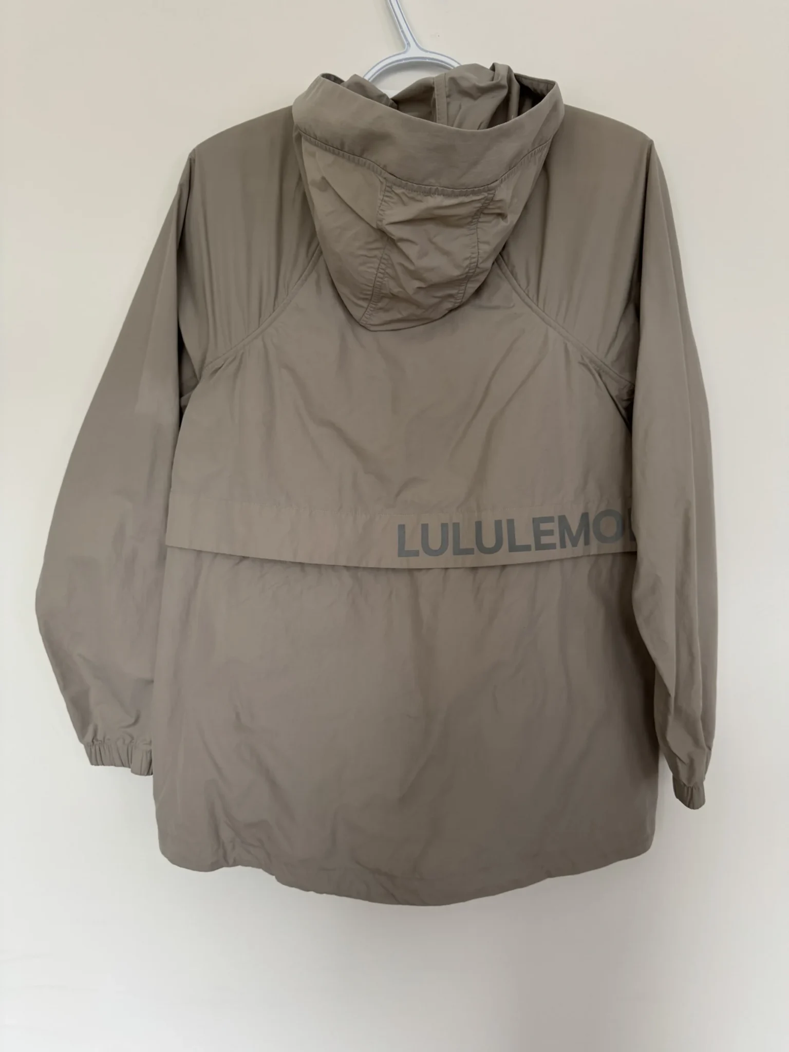 Featured image for Coupe-vent Lululemon