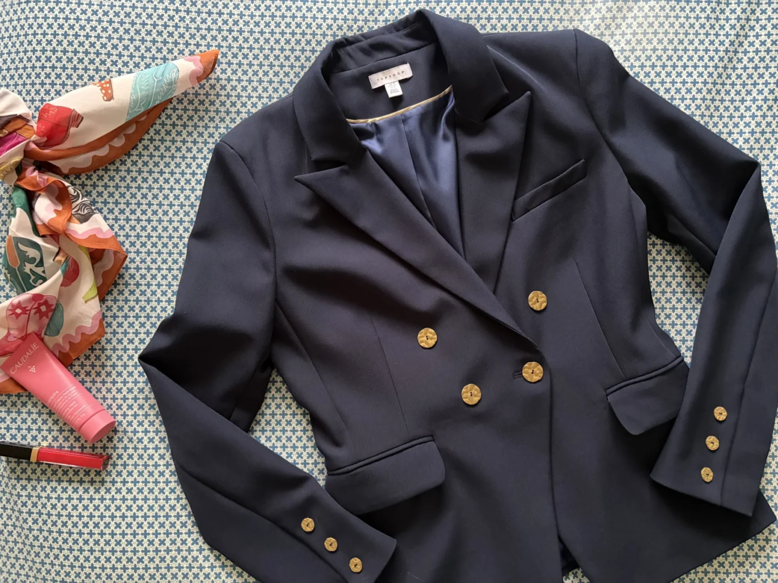 Featured image for Chic navy blazer