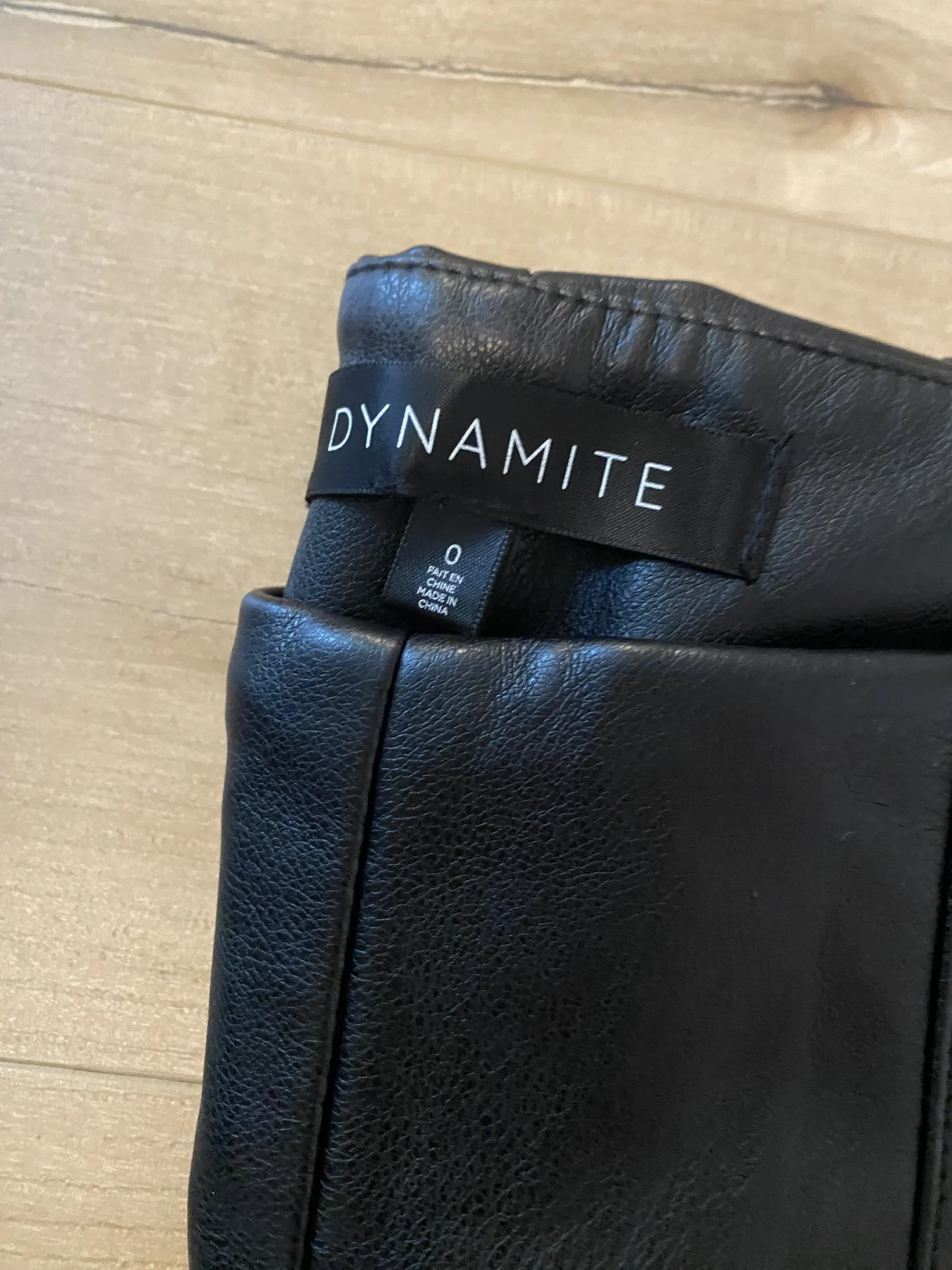 Featured image for Pantalon en cuir