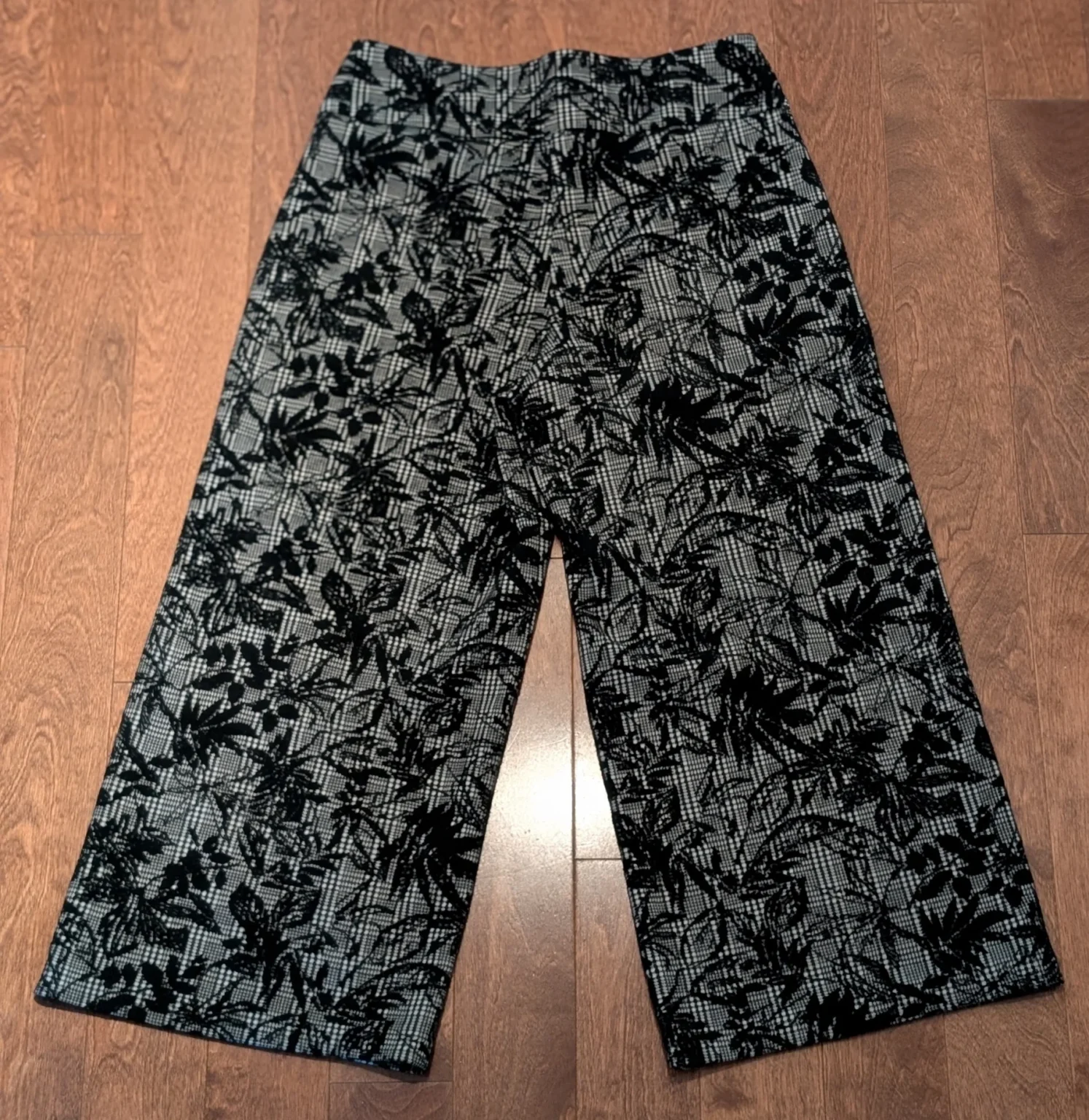 Featured image for Pantalon jupe-culotte (marque Modes Crystal)