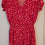 Featured thumbnail for Robe mi-courte rouge à imprimé fleuri blanc