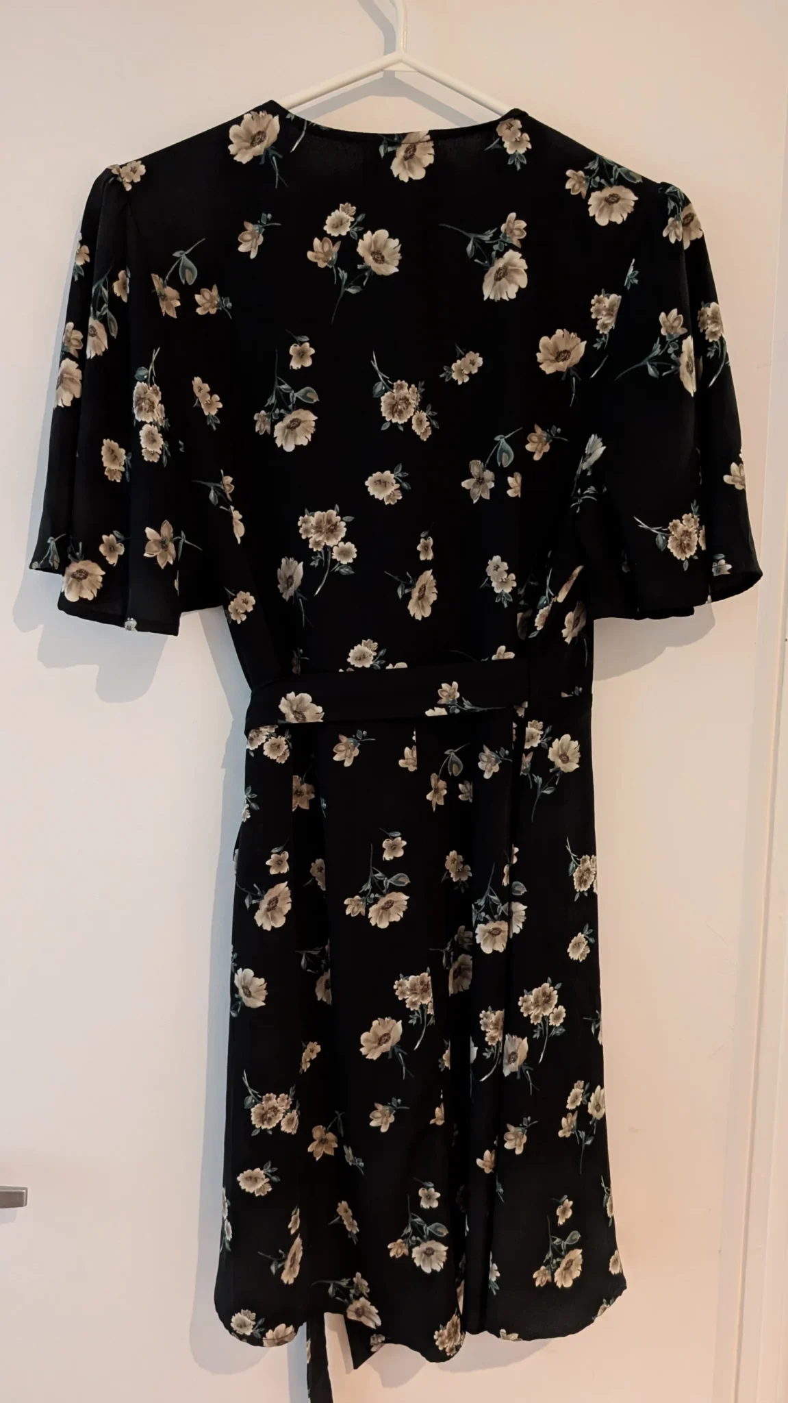 Image for Robe portefeuille noire à imprimé fleuri