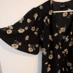 Thumbnail for Robe portefeuille noire à imprimé fleuri