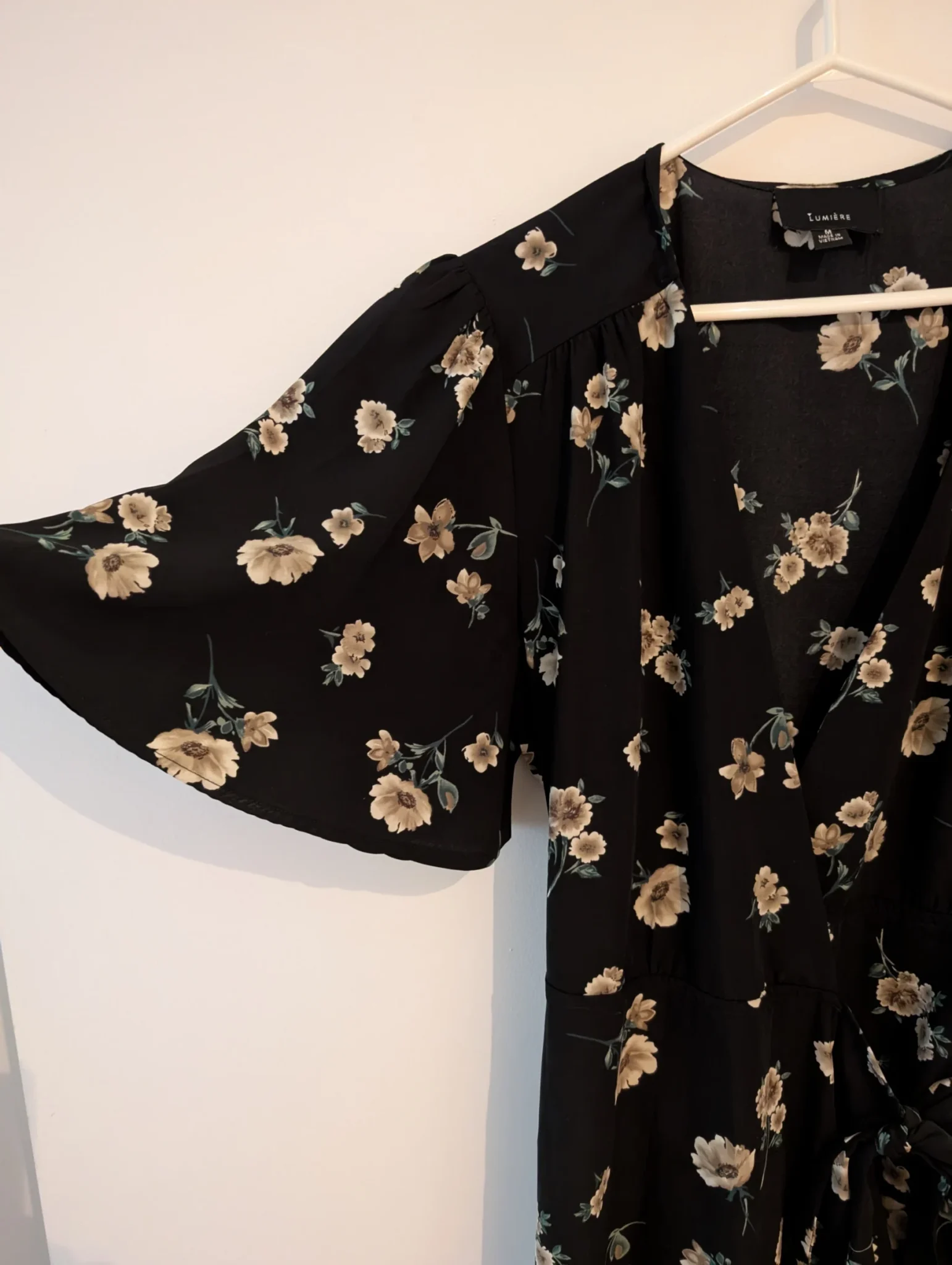 Image for Robe portefeuille noire à imprimé fleuri