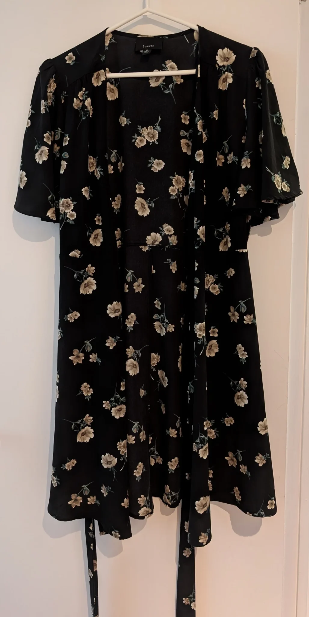 Image for Robe portefeuille noire à imprimé fleuri