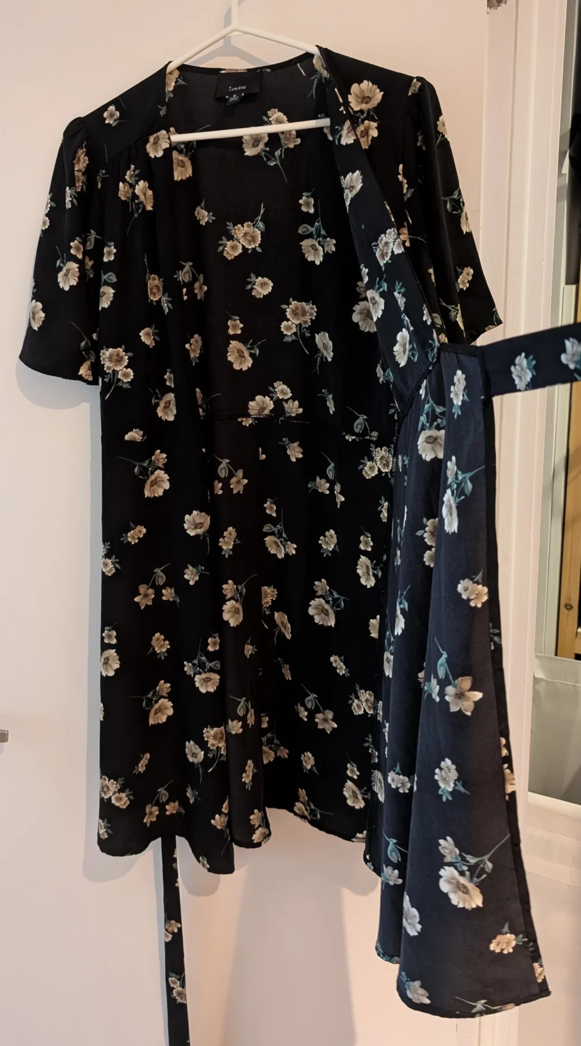 Image for Robe portefeuille noire à imprimé fleuri