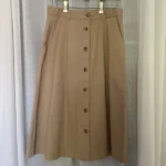 Featured thumbnail for Jupe à boutons beige longue