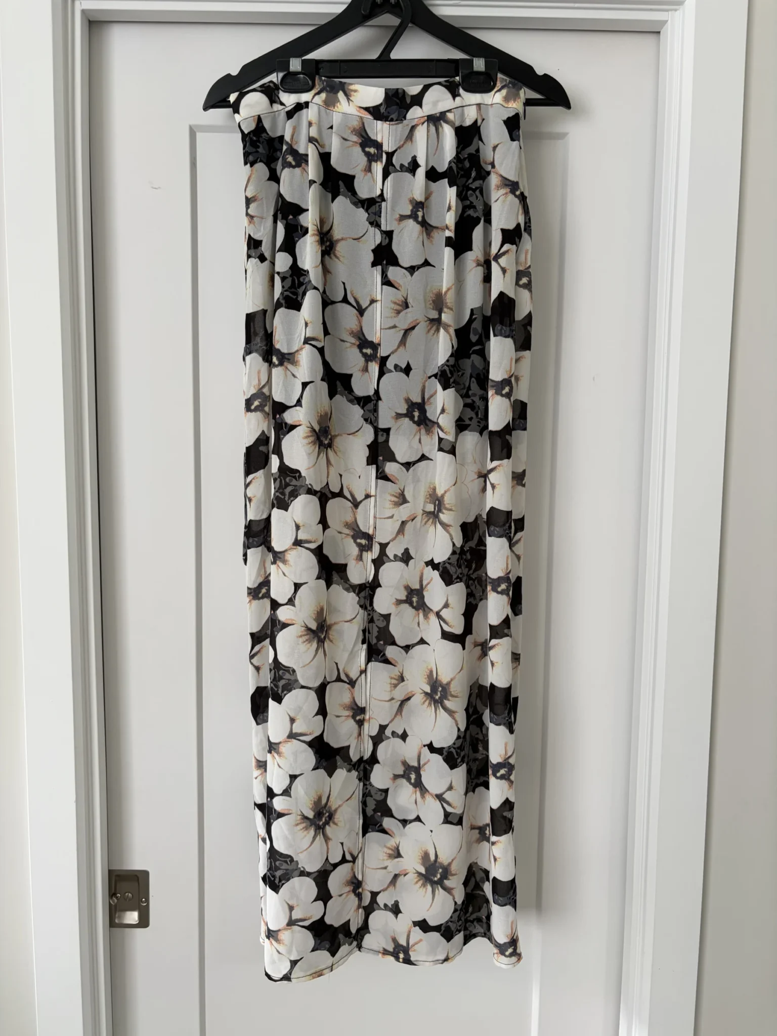 Featured image for Jupe florale diaphane avec mini jupe opaque intégrée