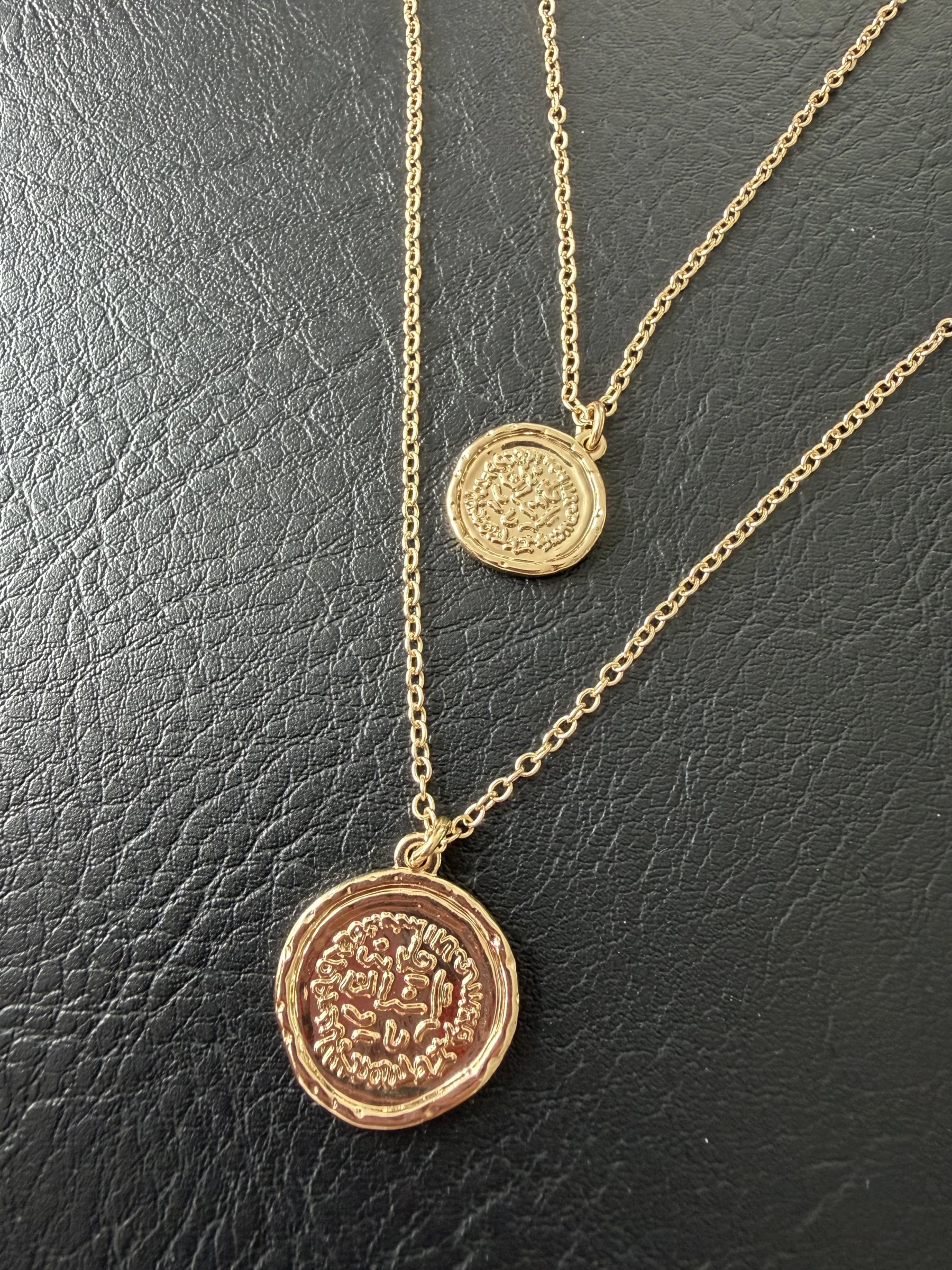 Collier double médaillon Amber Sceats *Autre seconde main
