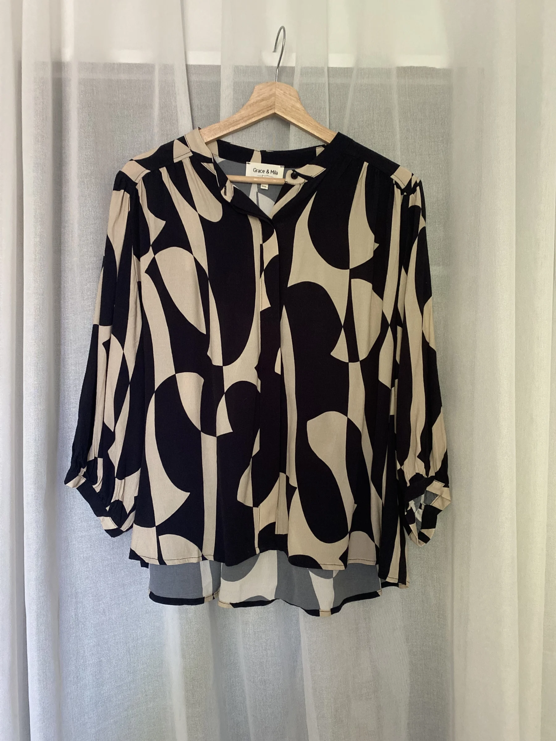 Blouse motifs imprimés beige et noir Grace et Mila seconde main