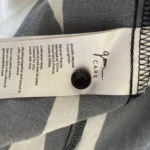 Thumbnail for Blouse motifs imprimés beige et noir